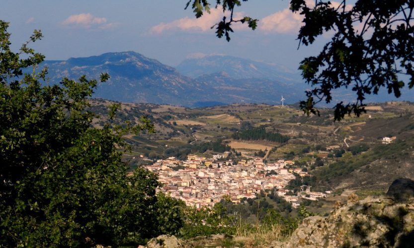 Schlicht schön: das Nuorese - hier an der Strasse nach Gavoi, mit Blick auf Mamoiada