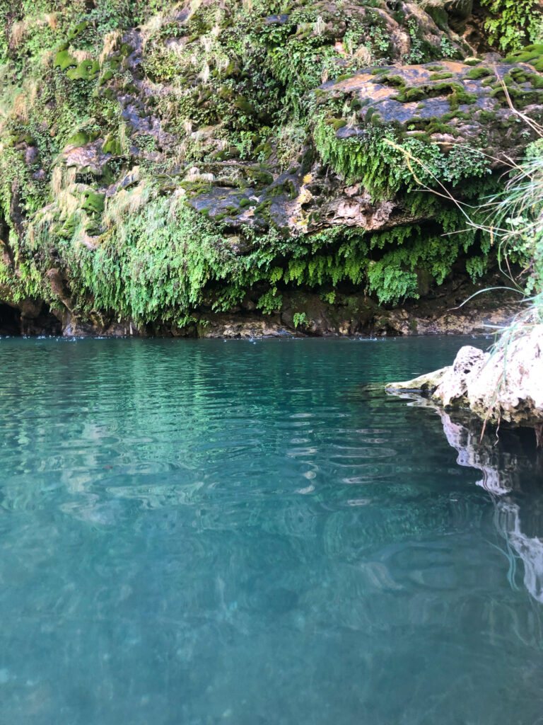 Die blaugrünen Wasser der "natürlichen Pools" von Sa Stiddiosa