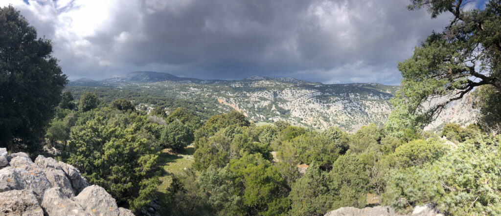 Panorama des Supramonte di Urzulei in Richtung Supramonte di Oliena.