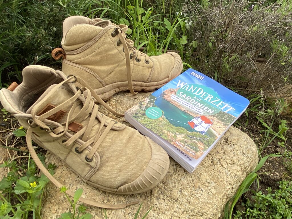 Mit diesen Schuhen selbst erlaufen: mein Wanderführer „Wanderzeit auf Sardinien“