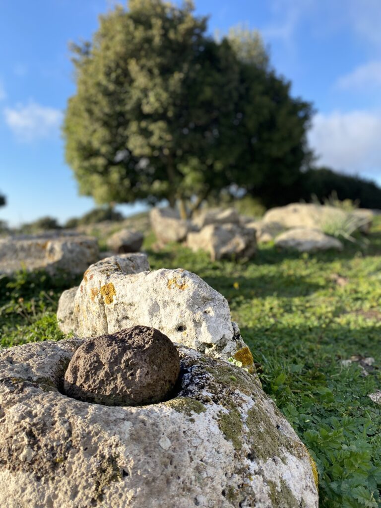 Ein ganz besonderer Ort: das Nuraghenheiligtum Santa Vittoria di Serri